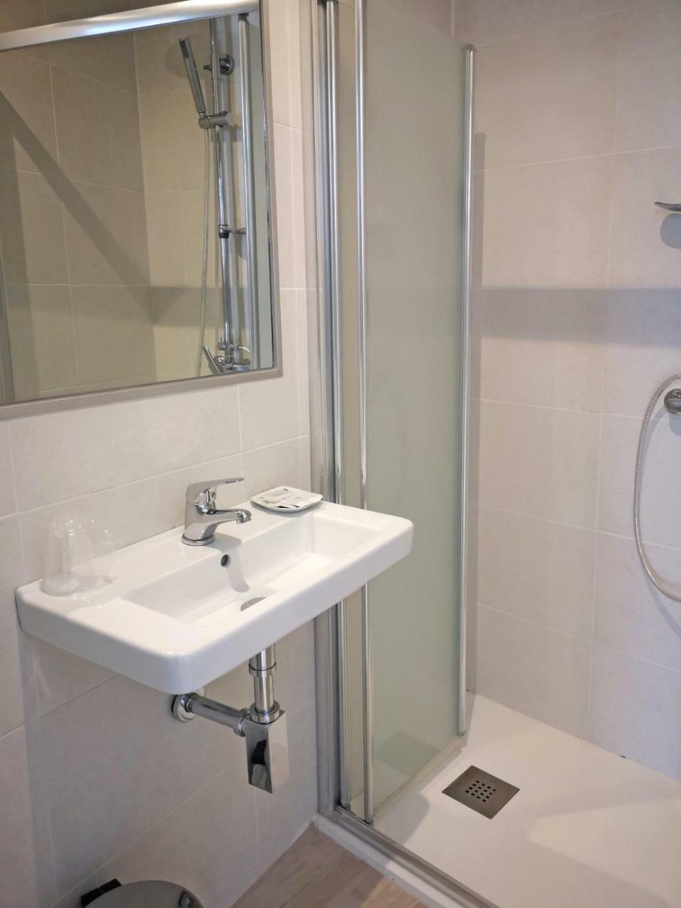 קוניל דה לה פרונטרה Hostal Campito מראה חיצוני תמונה